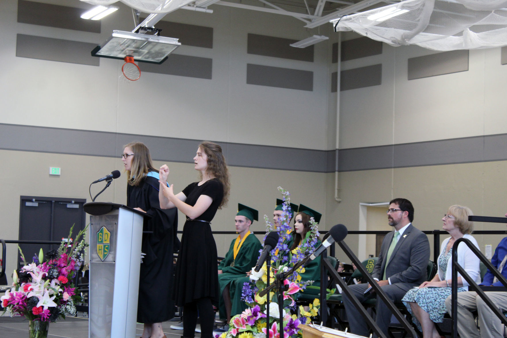 060219-ctzn-news-bd-grad020.jpg